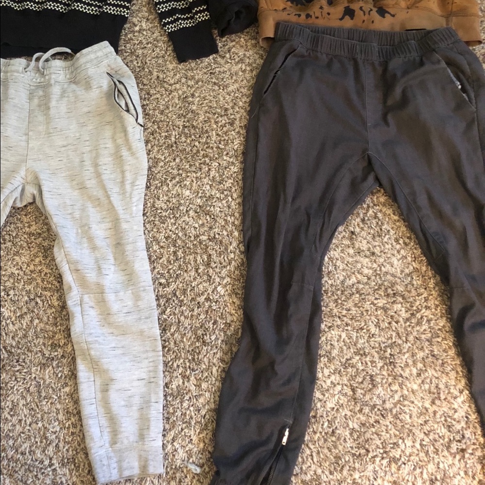 Dark grey joggers with zipper on the ankles